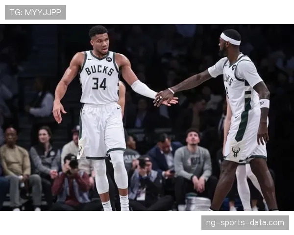 米德尔顿多次挡拆制造空位，助雄鹿提升关键三分命中率